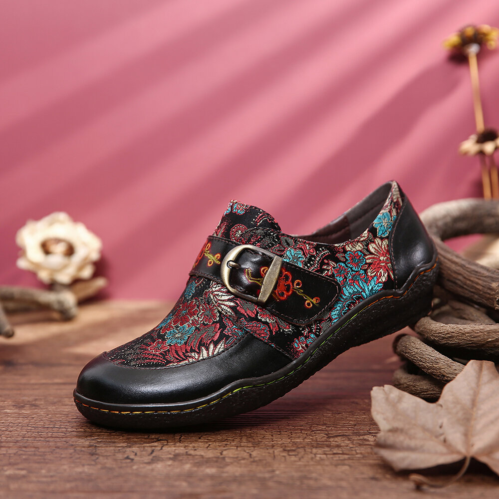 SOCOFY Zapatos planos con hebilla de flor de ciruelo en relieve de cuero con bordado de flores retro