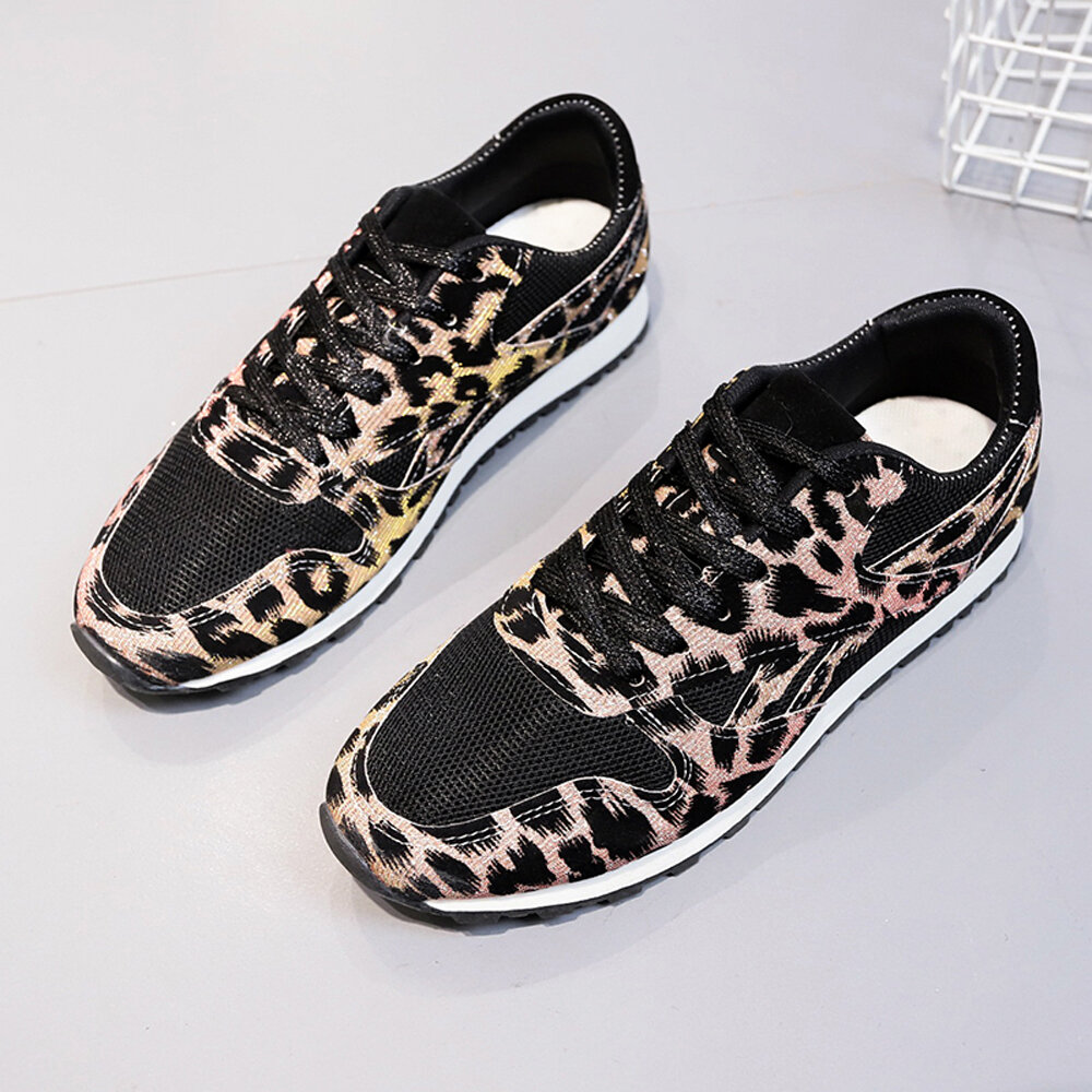 Zapatillas de deporte de leopardo informales transpirables cómodas de malla de empalme para mujer