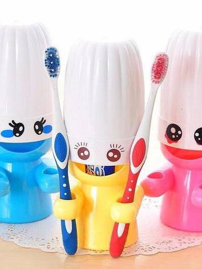 Sonajero de dibujos animados Doll Wash Set Cepillo de dientes ganchos Rack enjuague Set Holder Cuarto de baño Set Acceso