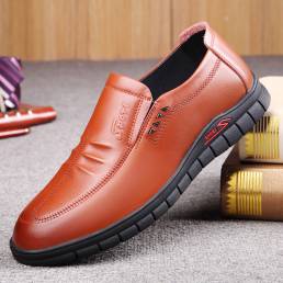 Zapatos de negocios casuales antideslizantes transpirables de cuero de microfibra para hombres